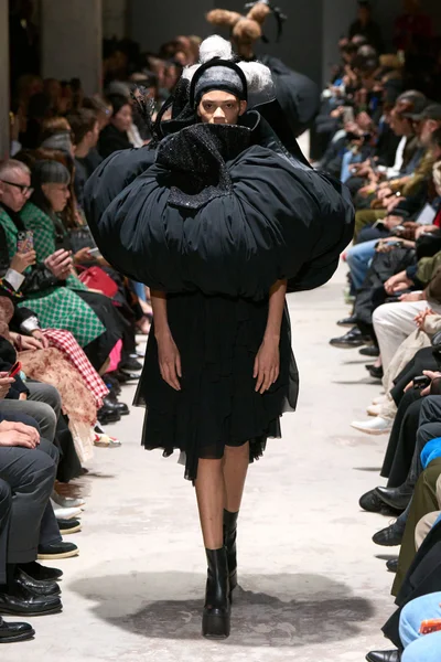 Look 16